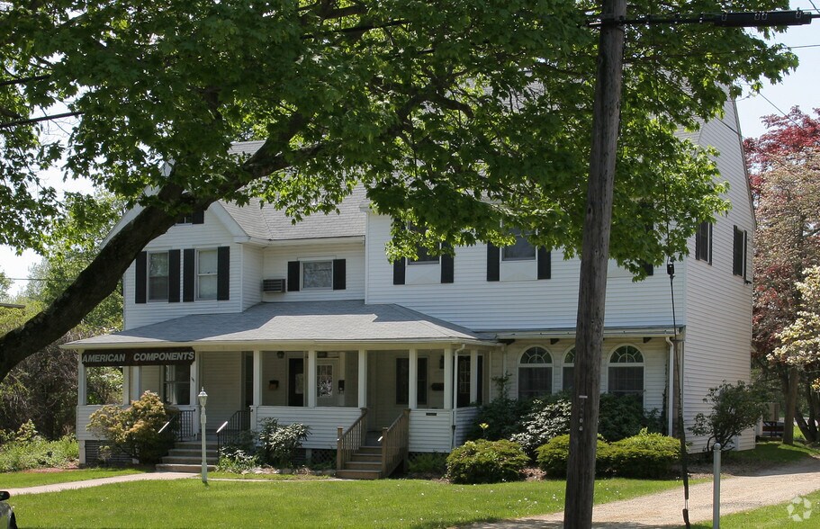More Photos Of 191 Main St, Old Saybrook Loft Creative Space For Lease