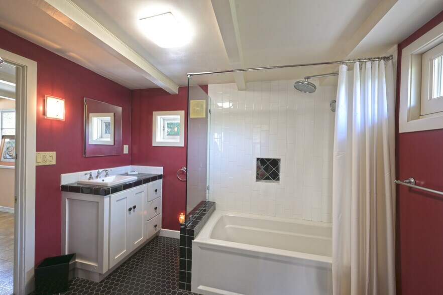 More Photos Of 2636 N Beachwood Dr, Los Angeles Apartments For Sale