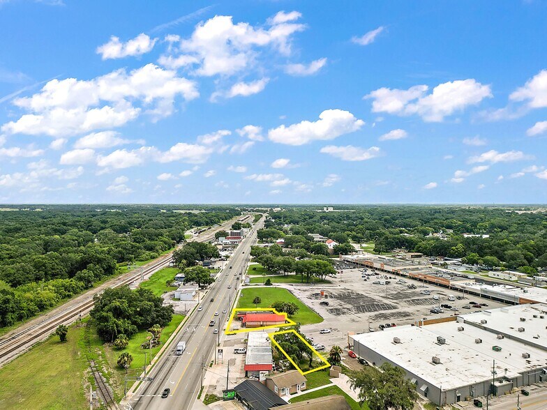 More Photos Of 324 S Main St, Wildwood Freestanding For Lease