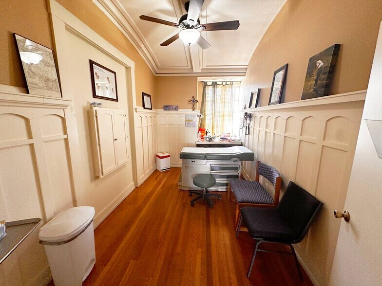 More Photos Of 1700 N Mesa St, El Paso Medical For Sale