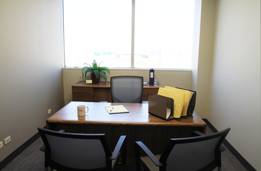 More Photos Of 2300 N Barrington Rd, Hoffman Estates Office For Lease