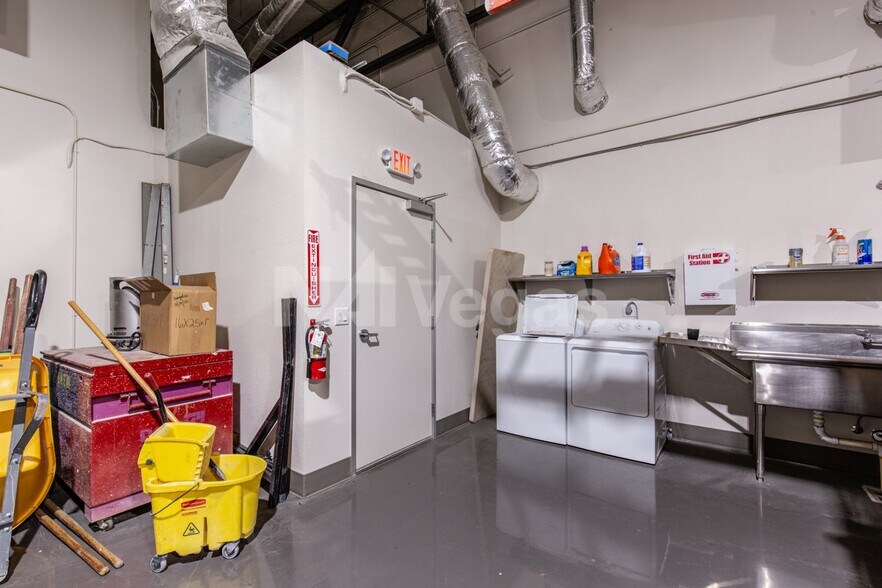 More Photos Of 2645 W Cheyenne Ave, North Las Vegas Research And Development For Sale