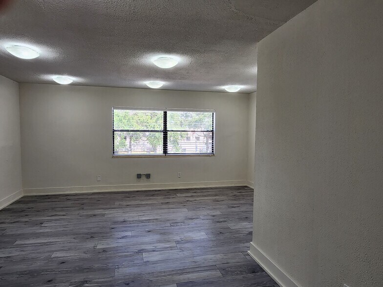 More Photos Of 1427-1437 4th St S, Saint Petersburg Storefront Retail Office For Lease