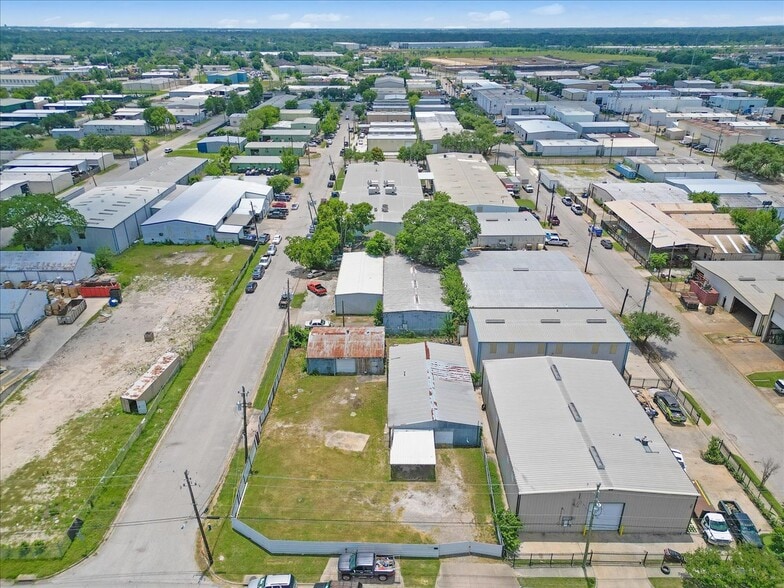 More Photos Of 6334 Midvale Ave, Houston Warehouse For Lease