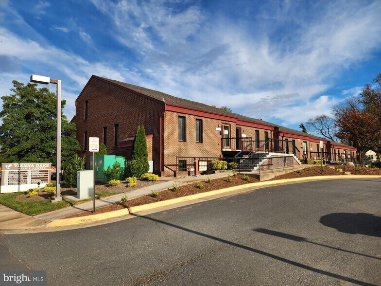 More Photos Of 2555-2575 Chain Bridge Rd, Vienna Medical For Sale