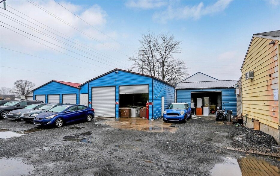 More Photos Of 814 N Front St, Steelton Auto Dealership For Sale