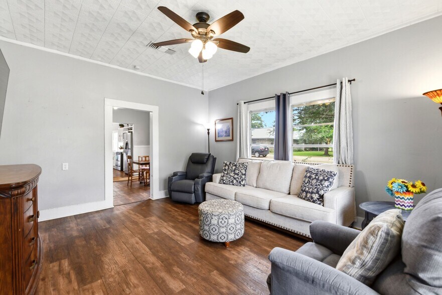 More Photos Of 9282 State Highway 75 S, New Waverly Freestanding For Sale