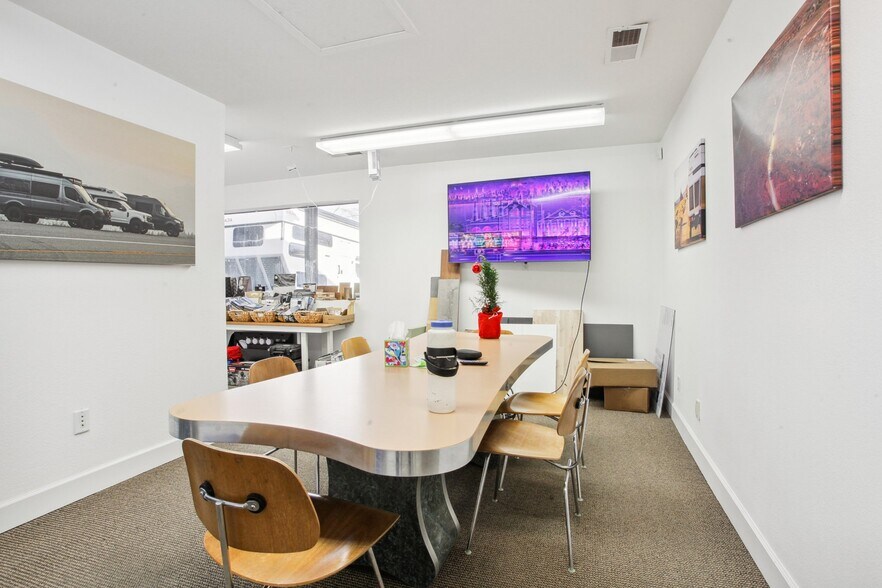 More Photos Of 711 S Bowen St, Longmont Warehouse For Lease