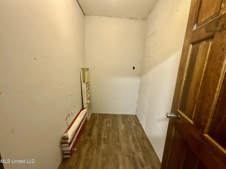 More Photos Of 2405 Columbia Ave, Prentiss Office For Sale