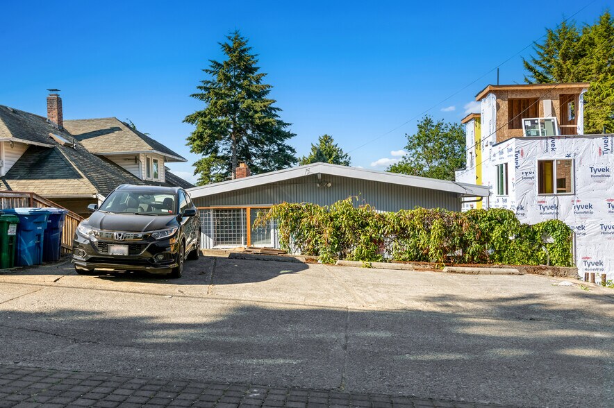 More Photos Of 633 W Emerson St, Seattle Multifamily For Sale