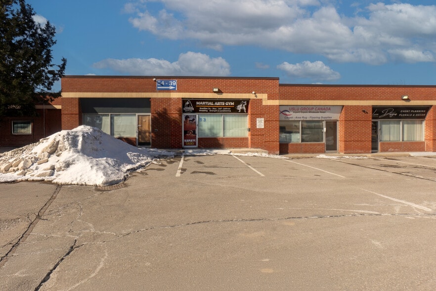 More Photos Of 3045 Southcreek Rd, Mississauga Showroom For Sale