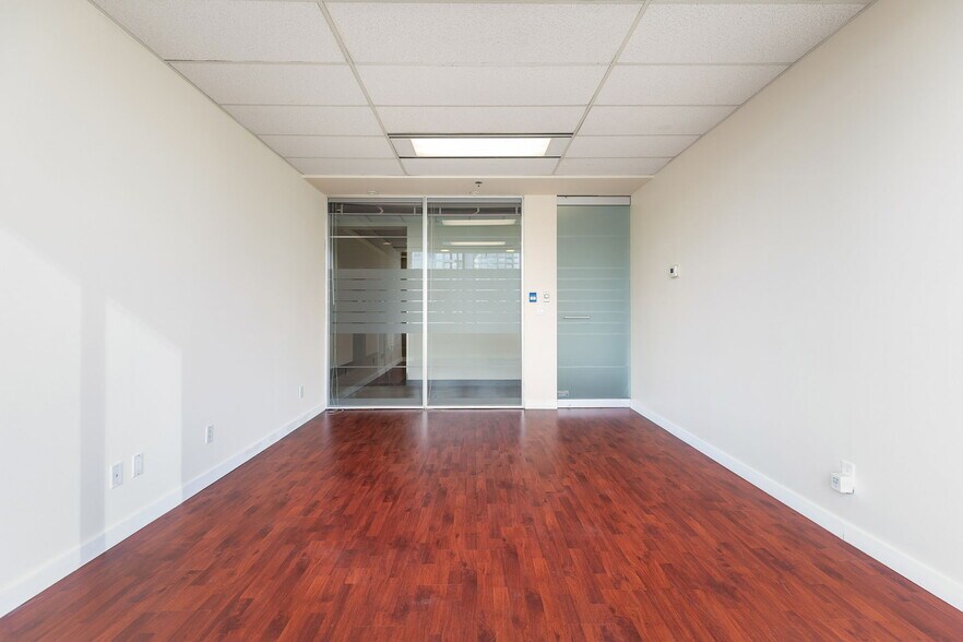 More Photos Of 938 Howe St, Vancouver Office For Sale