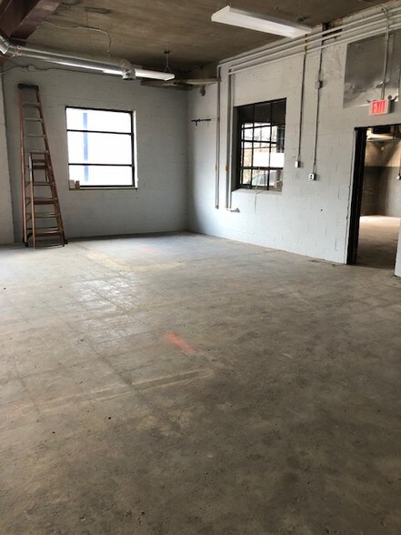 More Photos Of 534-536 Valley Brook Rd, Venetia Storefront Retail Office For Lease