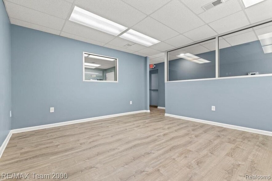 More Photos Of 5153 S Beech Daly St, Dearborn Heights Freestanding For Lease