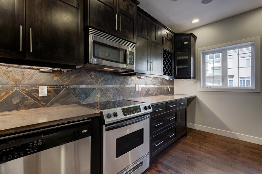 More Photos Of 1812 14A St SW, Calgary Office Residential For Sale