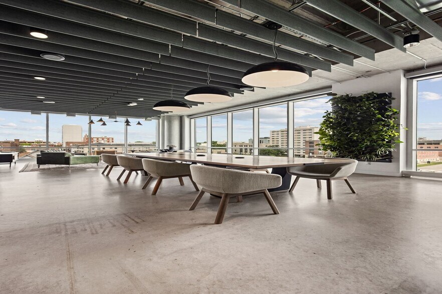 More Photos Of 404 E College St, Iowa City Hotel For Sale