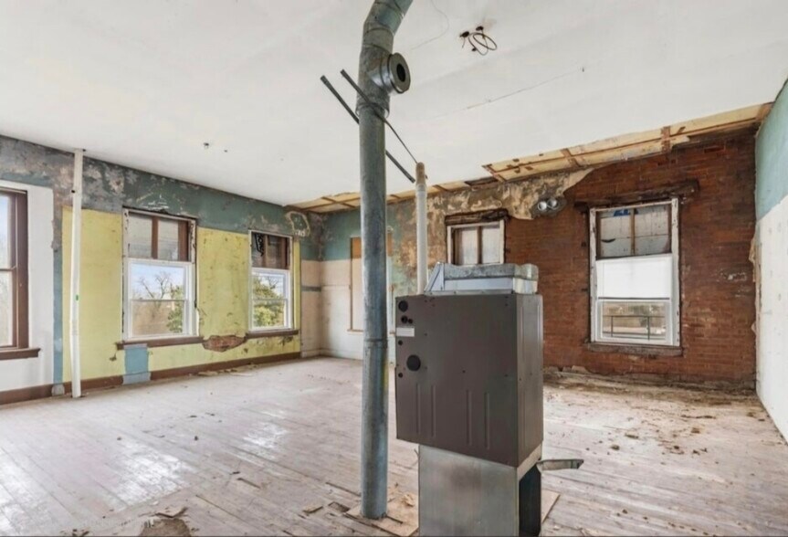 More Photos Of 85 N Main St, Walton Apartments For Sale