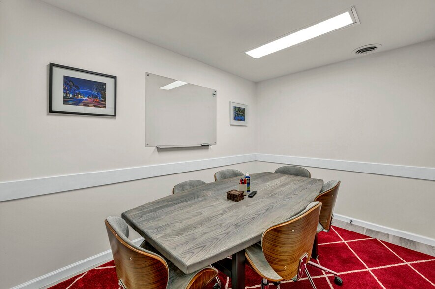 More Photos Of 1824 E Broad St, Columbus Office Residential For Lease