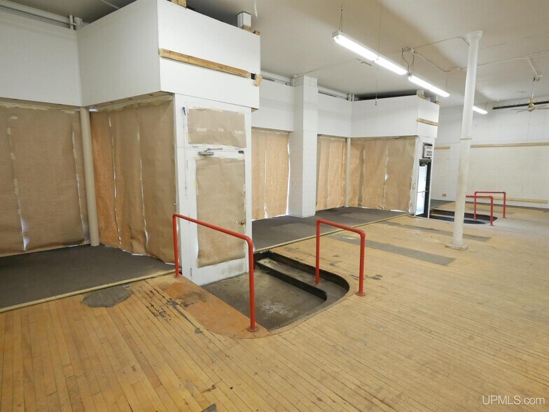 More Photos Of 121 Quincy St, Hancock Storefront Retail Residential For Sale
