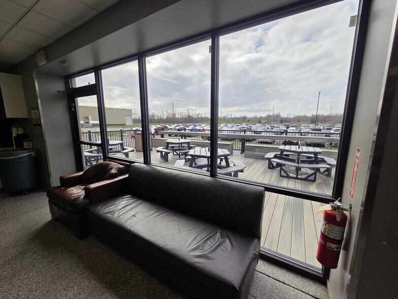 More Photos Of 4400 Garrison Ave, Evansville Manufacturing For Lease