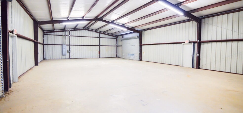 More Photos Of 10930 Gabriels Pl, San Antonio Showroom For Sale