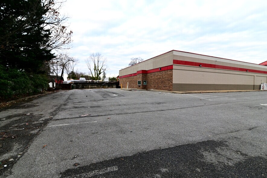 More Photos Of 8934 Woodyard Rd, Clinton Freestanding For Sale