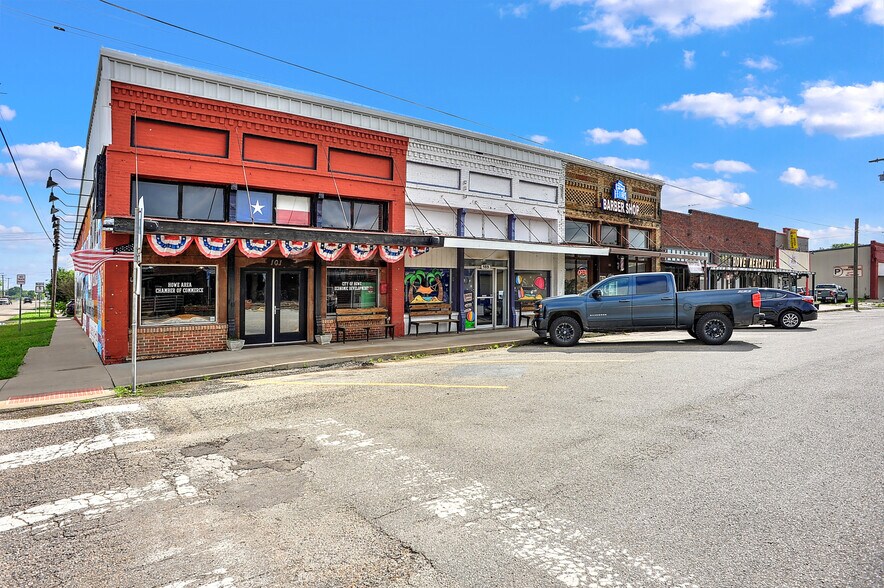 More Photos Of 101 Haning, Howe Storefront For Sale