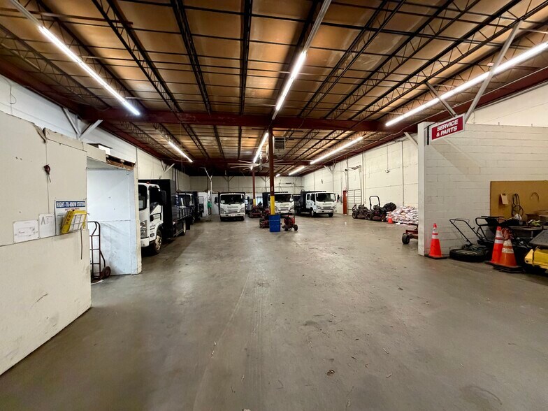 More Photos Of 10020 Rodney St, Pineville Warehouse For Lease