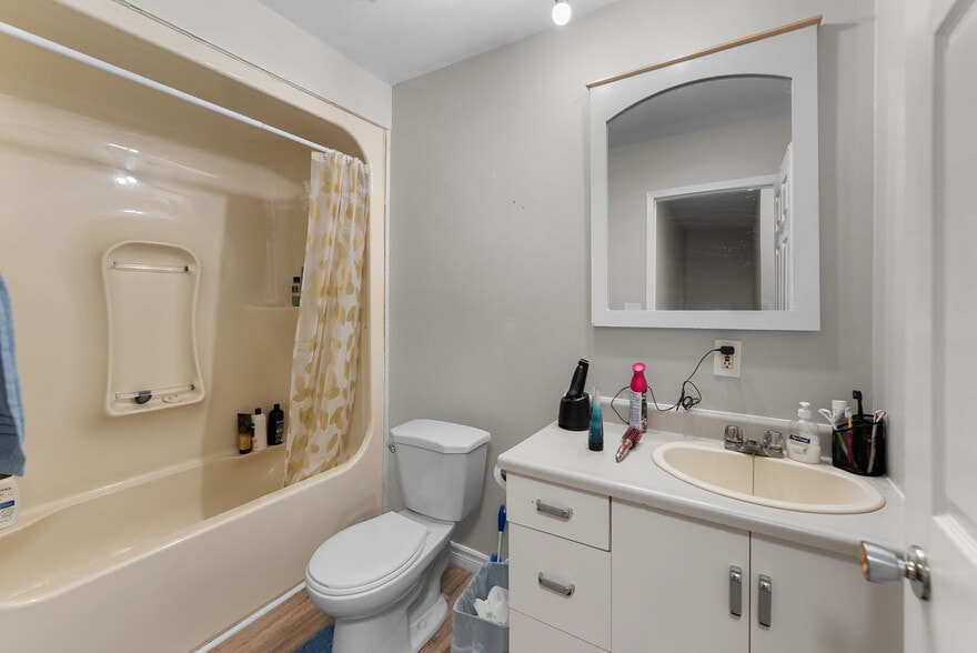 More Photos Of 29 Laren St, Wahnapitae Apartments For Sale