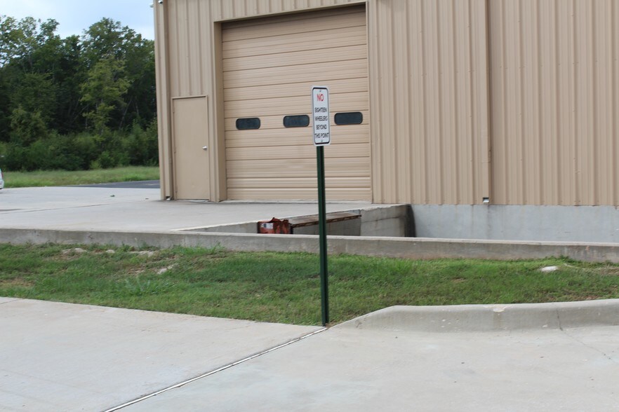 More Photos Of 4351 Marlena St, Bossier City Warehouse For Lease