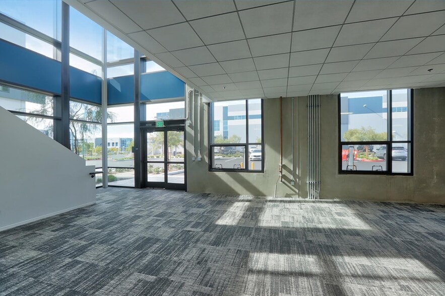 More Photos Of 3085 N Hollywood Way, Burbank Loft Creative Space For Lease
