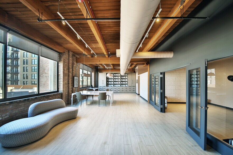 More Photos Of 910 W Van Buren St, Chicago Loft Creative Space For Lease