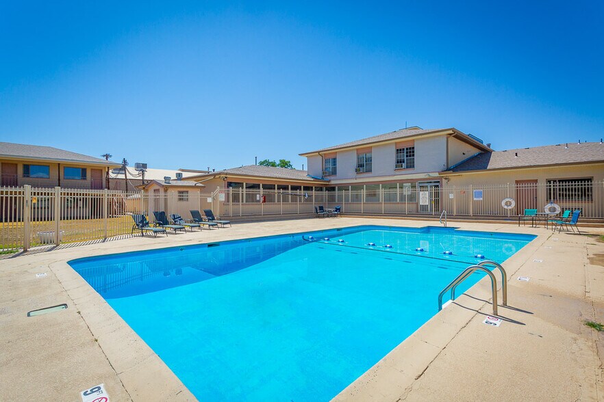 More Photos Of 2803 W 2nd St, Roswell Hotel For Sale