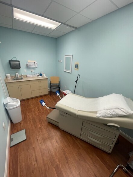 More Photos Of 5100 Bernard Dr, Roanoke Medical For Sale