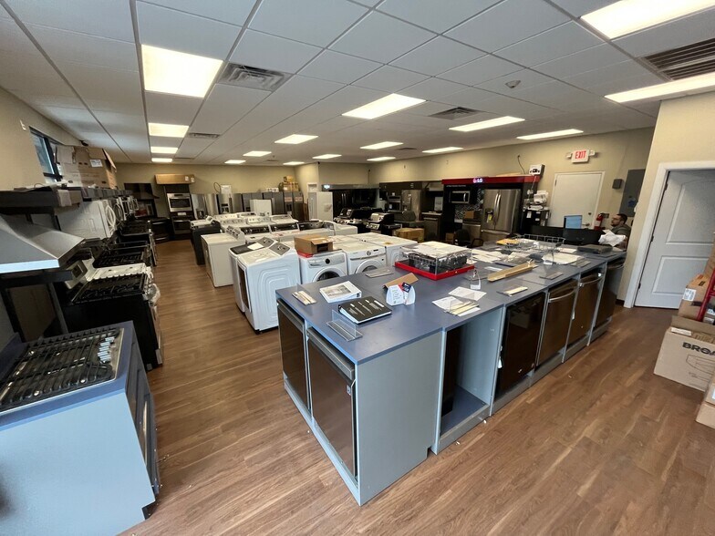 More Photos Of 388 Washington Rd, Sayreville Storefront Retail Office For Lease