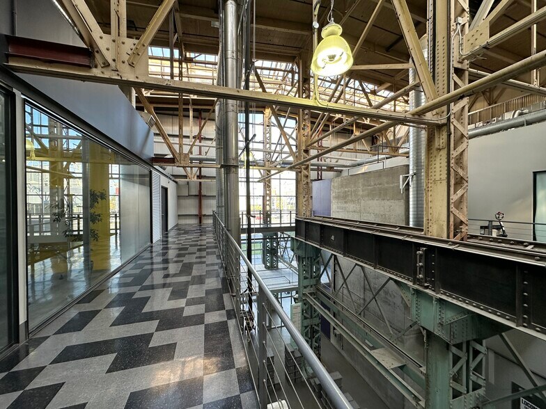 More Photos Of 2600 Rue William Tremblay, Montréal Loft Creative Space For Lease