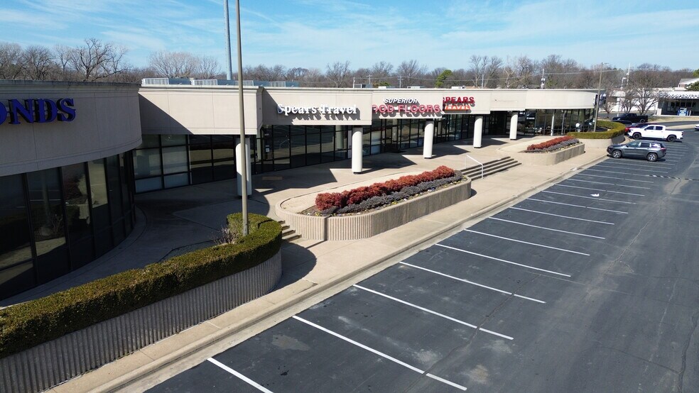 More Photos Of 8136-8190 S Memorial Dr, Tulsa Unknown For Lease