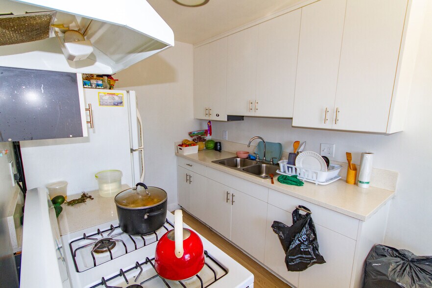 More Photos Of , Los Angeles Multifamily For Sale