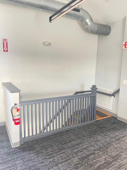 More Photos Of 42 Bank St, New London Storefront Retail Office For Lease