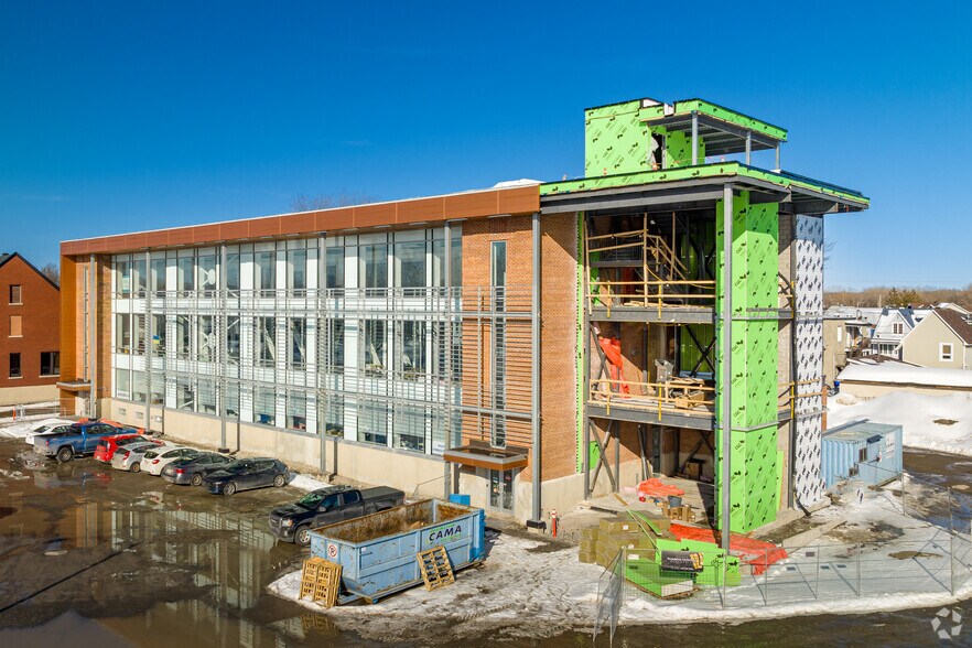 More Photos Of 15 Boul Gréber, Gatineau Office For Sale