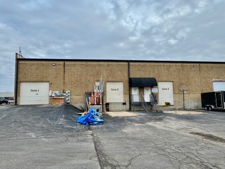 More Photos Of 201-205 Hughes Ln, Saint Charles Industrial For Lease