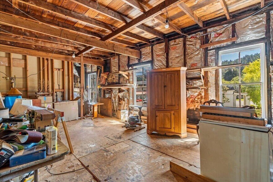 More Photos Of 315 Main St, Ferndale Hotel For Sale
