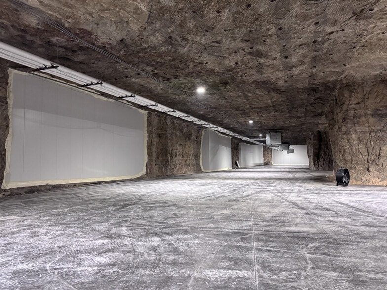 More Photos Of 1042 Hardrock Lane Ln, Valmeyer Refrigeration Cold Storage For Lease