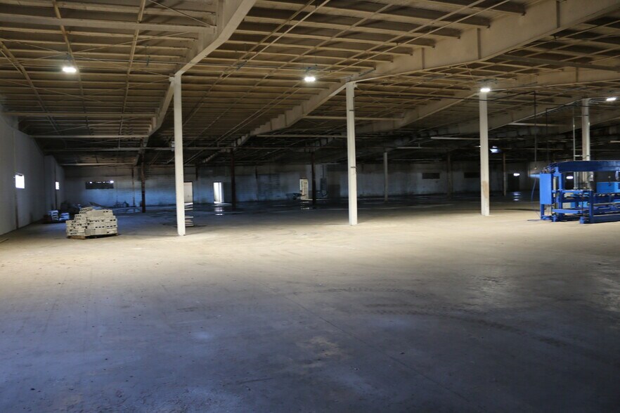 More Photos Of 5759 Tammy Little Dr, Section Warehouse For Sale