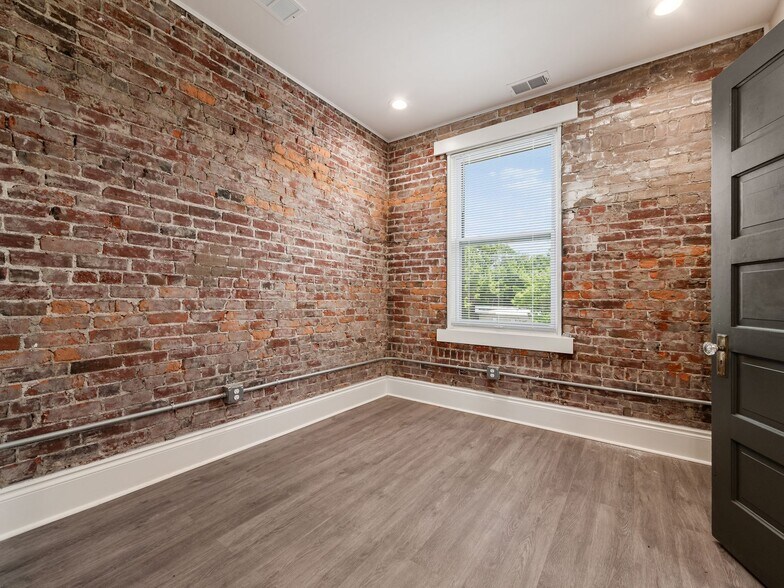 More Photos Of 1029 E Livingston Ave, Columbus Storefront Retail Residential For Sale