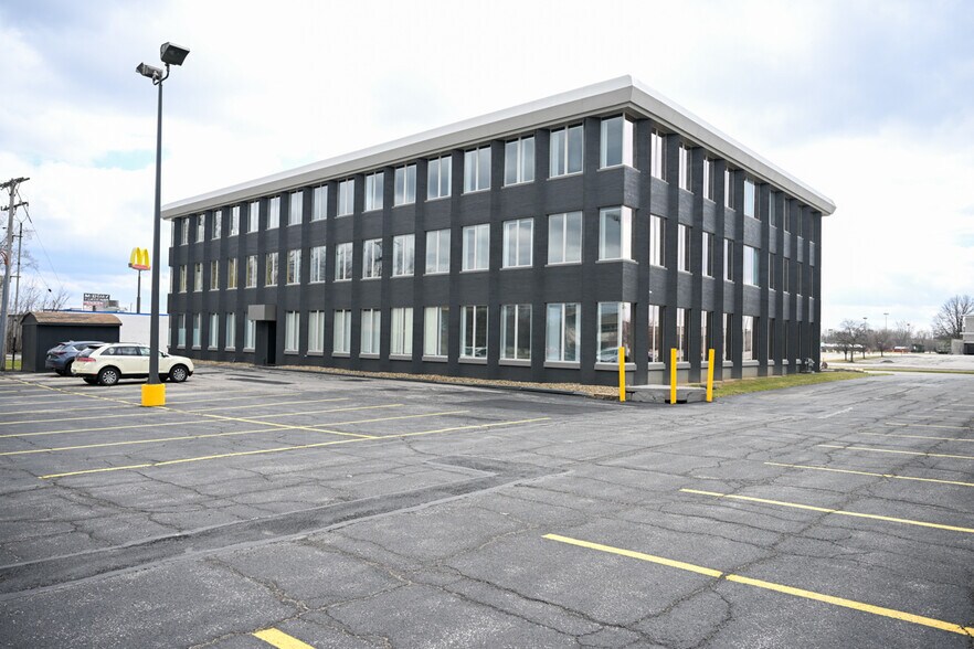 More Photos Of 347 Midway Blvd, Elyria Office For Lease