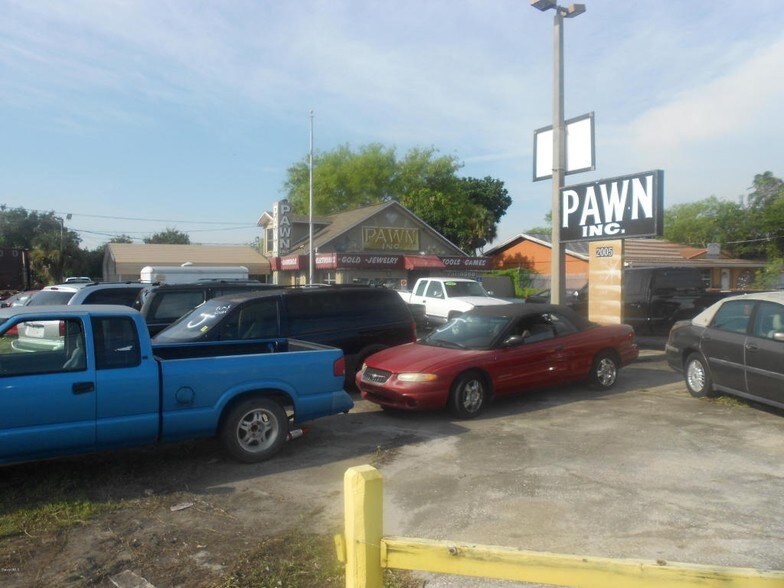 More Photos Of 2005 Aurora Rd, Melbourne Auto Dealership For Lease