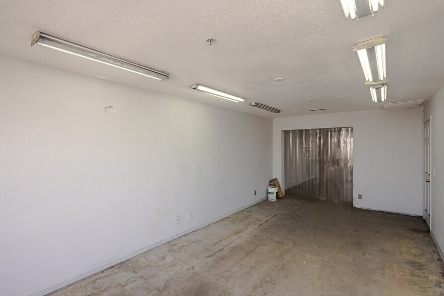More Photos Of 1950 Centers Ave, Lake Havasu City Warehouse For Lease