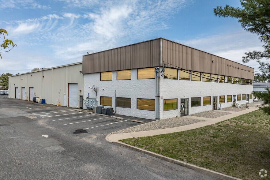 Primary Photo Of 1970 Swarthmore Ave, Lakewood Warehouse For Lease