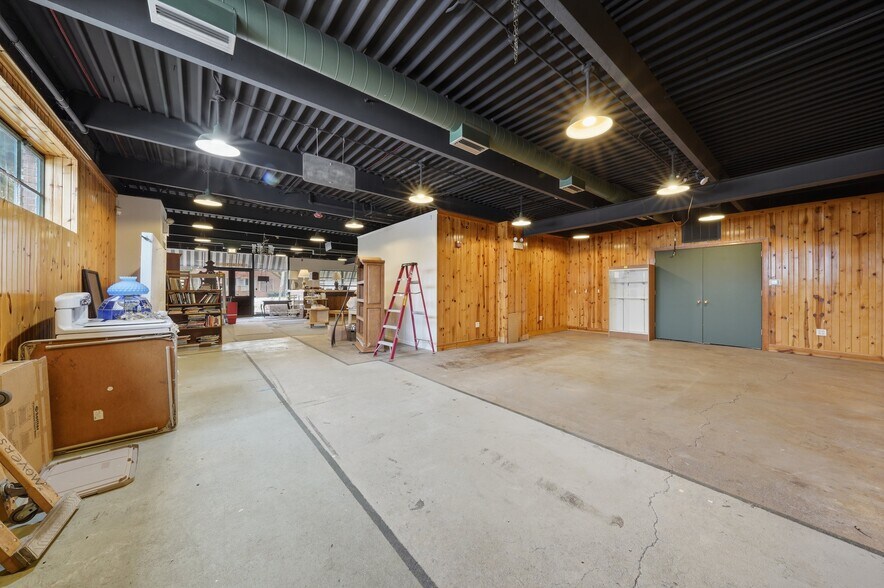 More Photos Of 800 E 31st St, La Grange Park General Retail For Sale